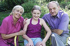 NY BOK: Pappa �yvind og mamma Hilde har samlet sine erfaringer om dattera Linn-Ingrids sykdom i ei ny bok.