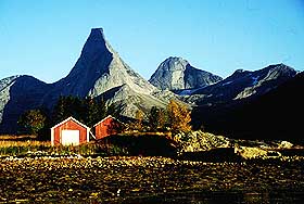 NASJONALFJELL: Stetind i Nordland ble i �r k�ret til Norges Nasjonalfjell av Reiseradioen, og anbefales p� det varmeste av Stein P. Aasheim og Arne N�ss sr.