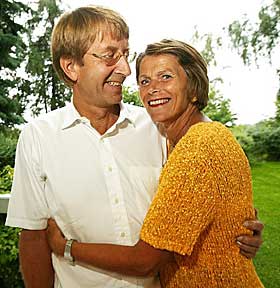 LYKKELIG GIFT: Selv om det tidvis har g�tt hardt for seg, er �sa Rytter Evensen og mannen Stein Arne Evensen fremdeles lykkelig gift etter 37 �r. 