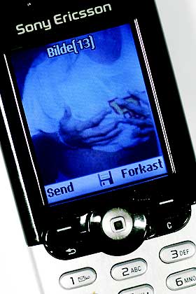 NYTT MOBBEV�PEN:: Et forskningsprosjekt ved H�gskolen i Stavanger viste at n�rmere 15 prosent av 7000 norske skolebarn ble utsatt for mobbing via SMS og samtaler.