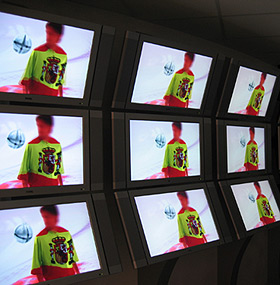 LEI AV EM? Du kan se tusenvis av TV-kanaler p� PCen. Gratis.