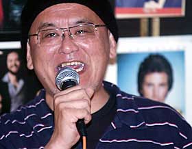 FAST GJEST: Minst en gang i uka bes�ker Leonardo Matsuda karaokebarer. Han liker best litt eldre sanger.