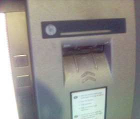 UTEN SKIMMER: Slik ser minibanken p� bildet over egentlig ut - uten skimmer.