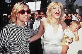 LOVE: Kurt Cobain sammen med kona Courtney Love og dattera Frances Bean.