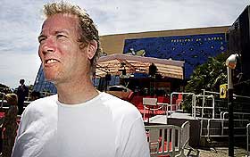 NYE FILMER: Enten reiser Hans Petter Moland til Vietnam for � lage film med Nick Nolte og Harvey Keitel, eller s� reiser han til L�renskog for � filme Jesus.