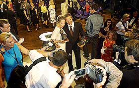 BEST IN SHOW: Beste mann og beste kvinne: Robert Stoltenberg og Maria Bonnevie stilte opp for å gratulere hverandre og for å gi pressen sitt før deadline.