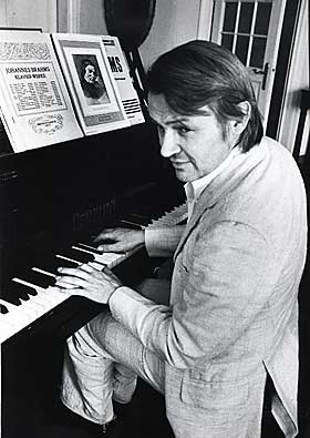PIANIST: Som jazzentusiast var Axel Jensen en habil pianist, i Errol Garners �nd.