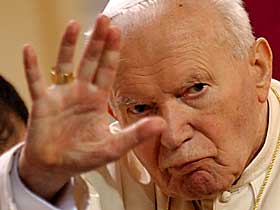DIKTER: Pave Johannes Paul II studerte litteratur som ung. Som pave har han lagt diktene i skrivebordsskuffen. I dag ga han ut sin f�rste samling siden han ble pave.
