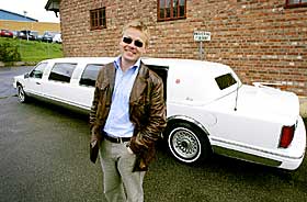  UNDERHOLDENDE:  Henrik Langeland har med �Wonderboy� lyktes i � skrive det han omtaler som en page turner,  mener v�r anmelder.