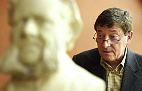  NY IBSEN-INNF�RING:  Stadig kommer nye bidrag til Ibsen-forskningen. Bj�rn Hemmers nye bok er et av de sterkeste noensinne, mener v�r anmelder.