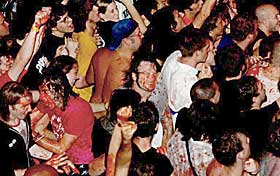  TOK AV:  Suksesskonserten p� Irving Plaza i New York natt til mandag gikk rett til himmels. Showet - fullt av blod, lyd og ereksjoner - brakte publikum til ekstase.  