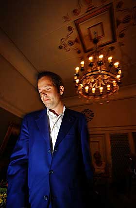  SEXDEBATT:  Ari Behn sier at sexdebatten har blomstret opp etter at Dagbladets litteraturanmelder, �ystein Rottem, mener det er for mye sex i norsk litteratur. - Jeg er mer interessert � skrive om veien fram, om all jobben, all kampen for � f� sexen. Rotteracet fram, sier Behn. 