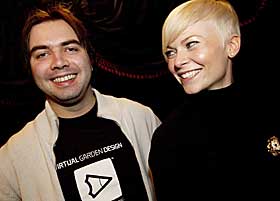  COVER-MAKEREN:  Bertine Zetlitz og grafisk designer Martin Kvamme (28), som st�r bak coveret til plata �Sweet Injections�.
