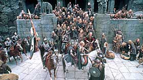  IMPONERENDE:  Tolkien satte punktum for snart femti �r siden. Nesten like lenge har dr�mmer om filmatisering eksistert. Vi skal v�re glade for at den store filmversjonen ikke har kommet f�r n�, for det hadde rett og slett ikke v�rt mulig � lage noe s� storsl�tt og imponerende uten dagens digitalteknologi.