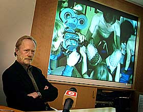  F�RST JA, S� NEI: Dav�rende direkt�r Tom L�land i Statens filmtilsyn viste under feiringen av Filmtilsynets 90-�rsdag 30. september i fjor en rekke klipp fra tidligere forbudte filmer under vignetten �Se hva vi har g�tt glipp av�, som denne svenske filmen fra 1970-tallet. L�land gjorde den lovlig, n� er det ikke sikkert den er det likevel.