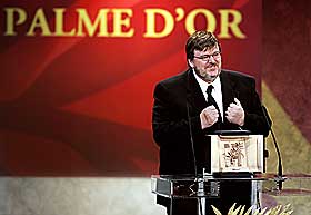 TAKKNEMLIG: Michael Moore er r�rt og takknemlig over � f� den gjeveste prisen.