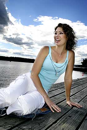 BRYGGE-BABE: Trine Rein er tilbake med samleplate og sommershow i Tønsberg. Den lille fritida hun har tilbringes på brygga.