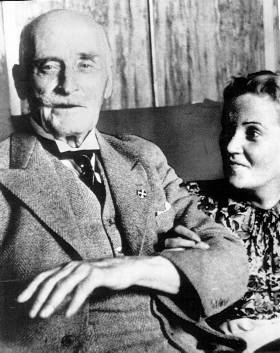  HJERTEBARN:  Ellinor Hamsun var Hamsuns �yesten. I et brev skrev han: �Kj�re Ellinor min, du som er den snilleste av alle og med det bedste Hjertelag ...�. Likevel sendte han henne fra seg da hun var 13 og et halvt �r.