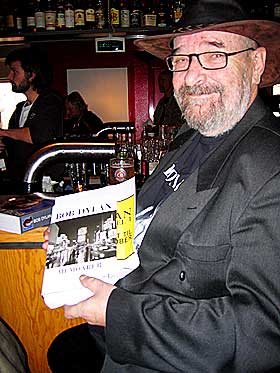 OVERSETTEREN: Hans Marius Stormoen svarer p� dine Dylan-sp�rsm�l i nettm�te.