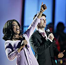  STJERNEUTSTR�LING: Oprah Winfrey og Tom Cruise har mye av �ren for at �rets fredspriskonsert ble en stor suksess, mener Dagbladets anmelder.