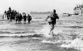 2.VERDENSKRIG: I Italia 1944 g�r amerikanske tropper i land.
