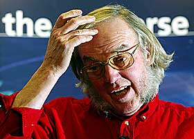 BEKYMRET: - Dette er ikke verdens ende, sier sjefsforsker Colin Pillinger, men klarte d�rlig � skjule at han var skuffet da han m�tte pressen i dag.