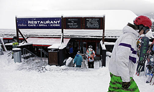 MAT: Her p� Hollvin kan en spise retter fra Hemsedal laget av kortreiste lokale r�stoffer. 
Foto: Ole C. H. Thomassen
