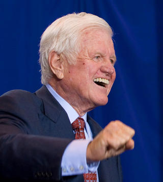 ARVEN ETTER KENNEDY: Senator Edward Kennedy døde av kreft i fjor høst, etter å ha sittet 46 år som senator. Kennedy var en sterk tilhenger av å få til en helsereform. Foto: AFP PHOTO/Saul Loeb/SCANPIX ARVEN ETTER KENNEDY: Senator Edward Kennedy døde av kreft i fjor høst, etter å ha sittet 46 år som senator. Kennedy var en sterk tilhenger av å få til en helsereform. Foto: AFP PHOTO/Saul Loeb/SCANPIX
