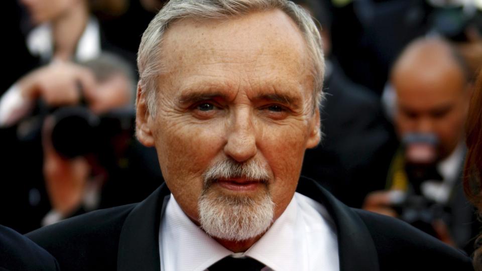 SKILLES: Skuespiller Dennis Hopper skiller seg for femte gang. 73-�ringen er alvorlig syk av prostatakreft, og sier han vil �tilbringe disse vanskelige dagene omringet av barna og n�re venner�. Foto: EPA/GUILLAUME HORCAJUELO/Scanpix