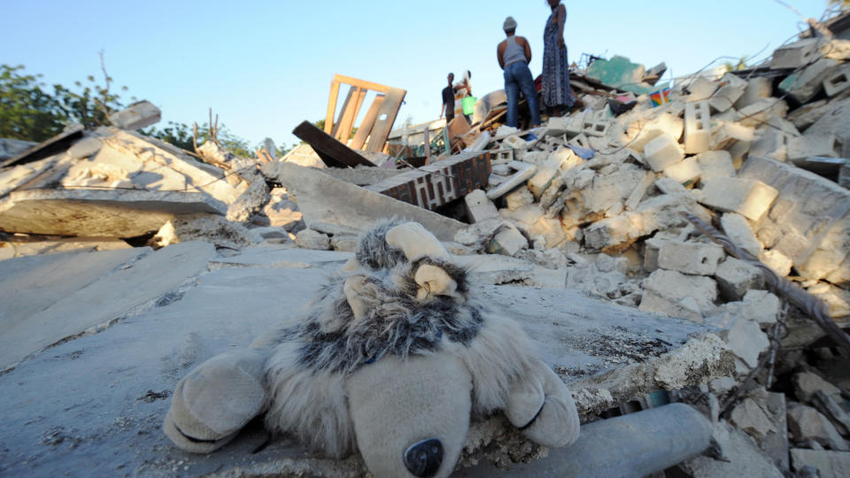 MINST 75 000 OMKOMNE: Minst 75.000 mennesker er omkommet som f�lge av jordskjelvet p� Haiti, ansl�r myndighetene i landet. Foto: Jewel Samad/AFP/Scanpix