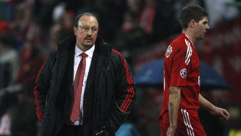 SL�R TILBAKE: Liverpool-kaptein Steven Gerrard avviser ryktene om at han har havnet i krangel med manager Rafa Benitez, og at han reagerte mot trenerteamet etter � ha blitt byttet ut mot Reading.Foto: SCANPIX/REUTERS/Laszlo Balogh
