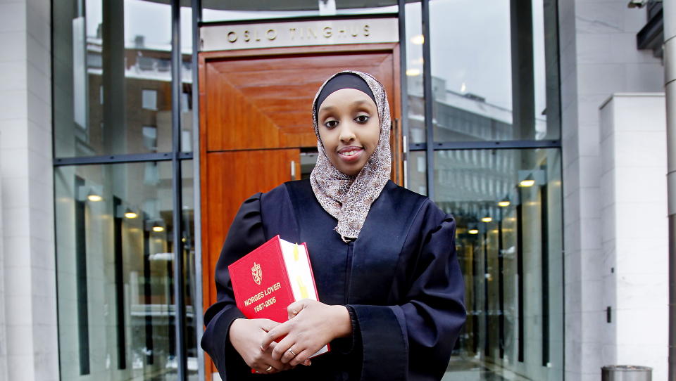 VIL BRUKE HIJAB: Jusstudent Ilham Hassan (23) vil bli politiadvokat med Hijab. Visepolitimester i Oslo, Sveinung Sponheim har i et h�ringsnotat argumentert for at fagdommere kunne bruke hijab i retten. Foto: Jacques Hvistendahl/Dagbladet