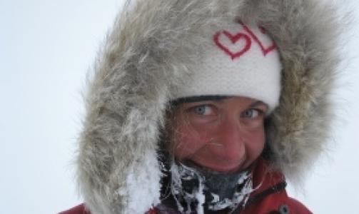 SKRIVER POLHISTORIE:  Cecilie Skog skriver i dag polarhistorie. Foto: Ryanwaters.net