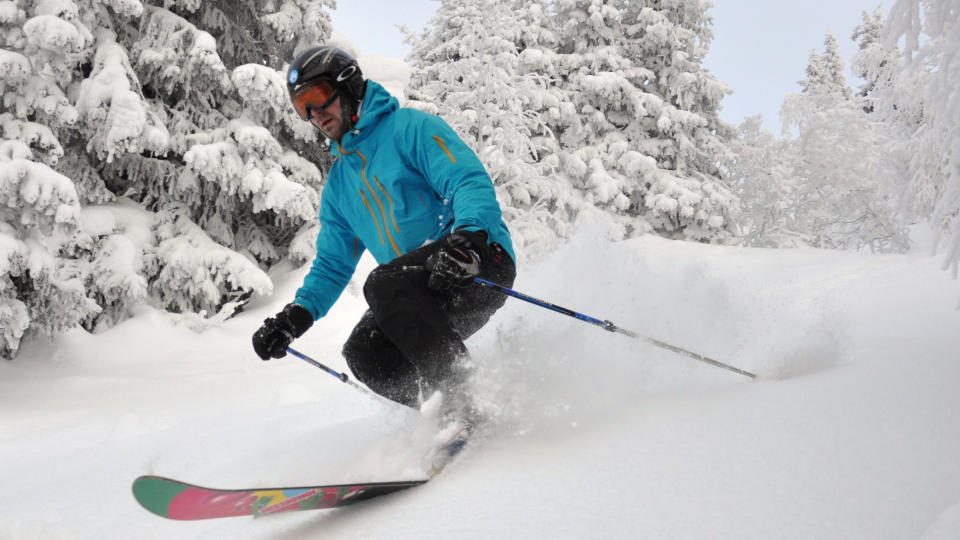 KVITFJELL: Nok sn� ogs� for Kvitfjell som har bare 120 cm. Her er det Jonas Rogn som kj�rer Telemark i Kvitfjell tirsdag 19. januar. Foto: Kvitfjell
