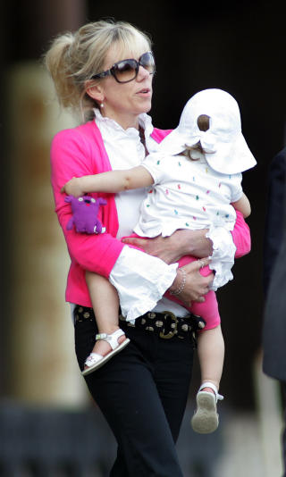 KJ�RLIGHETSBARNET: Rielle Hunter her sammen med lille Quinn. Foto:AP Photo/Jim R. Bounds/SCANPIX