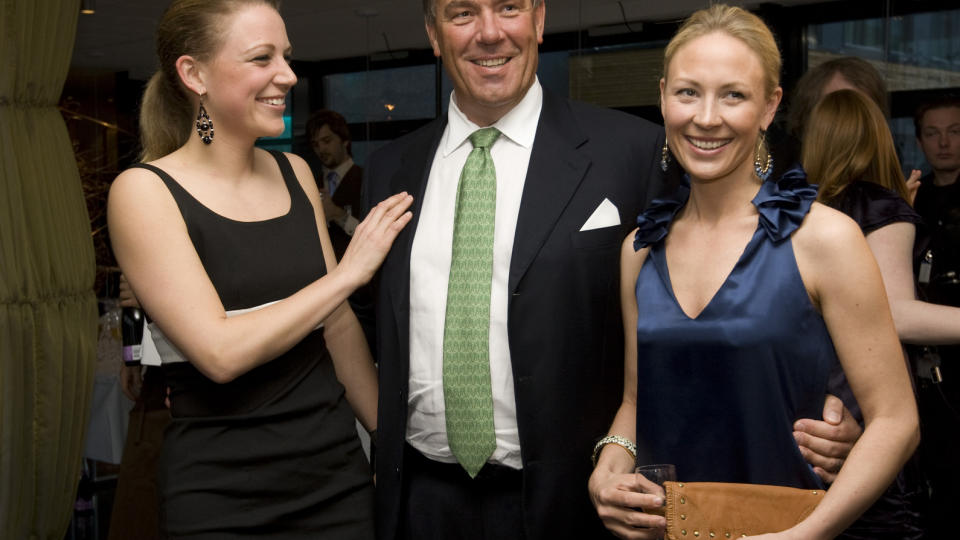OVERTAR: Caroline Hagen (t.v) er pekt ut til � etterf�lge Stein Erik Hagen. Camilla Hagen (t.h) vil ogs� arve betydelige verdier. 
Foto: Terje Bendiksby/SCANPIX