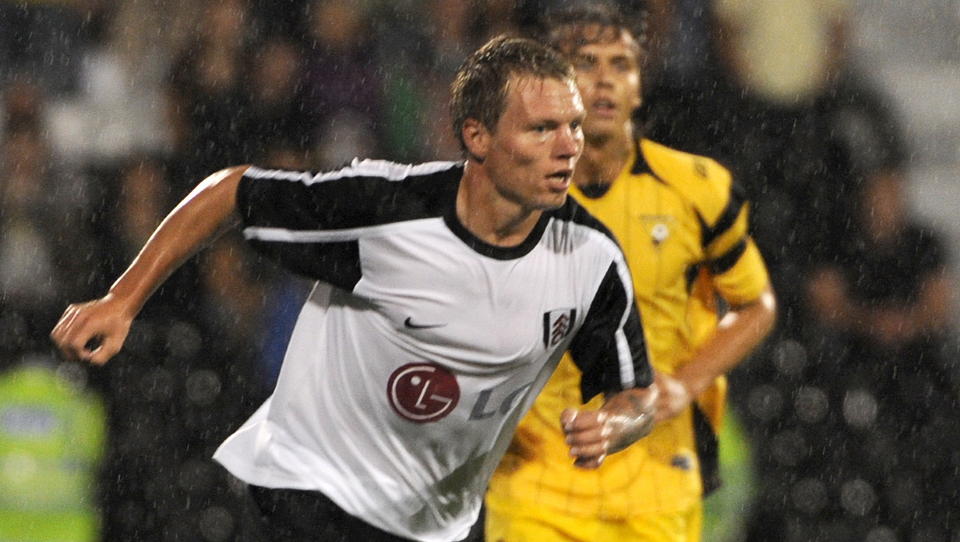 G�R FOR TRIUMF: Bj�rn Helge Riise har sett John Arne vinne FA-cupen. L�rdag f�r Riise f�rste mulighet mot � kunne gj�re det samme. Foto: Keith Hammett / DAGBLADET.