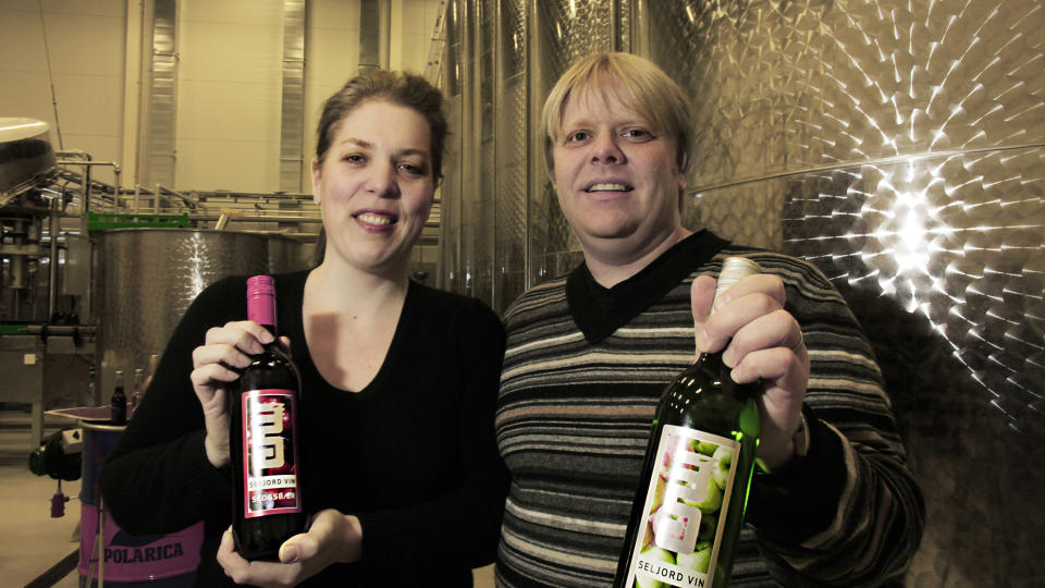 FRUKTVIN: Seljord Vin produserer r�dt og hvitt, og sider fra norsk frukt og b�r. Foto: Ole C. H. Thomassen
