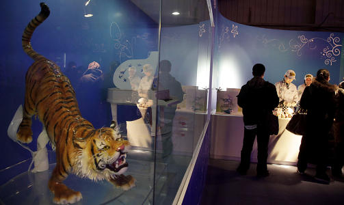 DR�MMEPARK: Arrangementet er til for � f� flere til � spise sjokolade, som er noe relativt nytt i Kina. Foto: AP/Scanpix