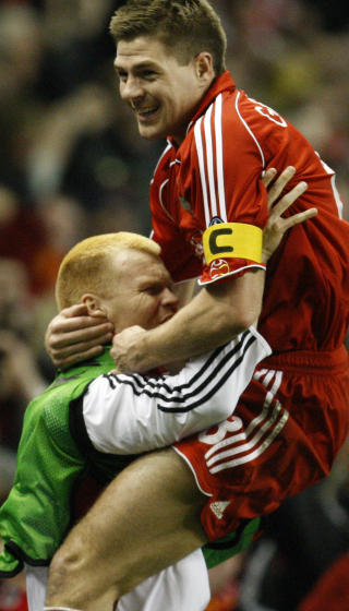 GAMMEL KOMPIS: Riises tidligere lagkamerat i Liverpool, Steven Gerrard, er ogs� med. Foto: Giampiero Sposito, Reuters/Scanpix