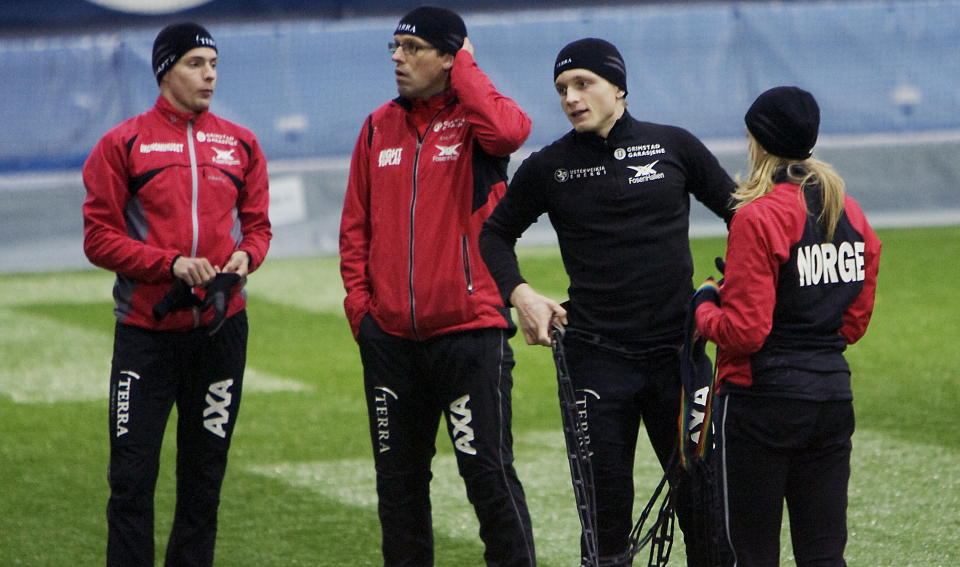 NY STIL: H�vard B�kko m� skv�re opp med Johann Olav Koss f�r OL starter og vise seg fram p� en ny m�te. Hvis ikke blir OL-innsatsen lite verdt. Foto: Torbj�rn Gr�nning.