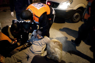 FLERE SKADET: If�lge AFP ble minst tre personer skadet. Foto: AFP/Marco Longari/Scanpix