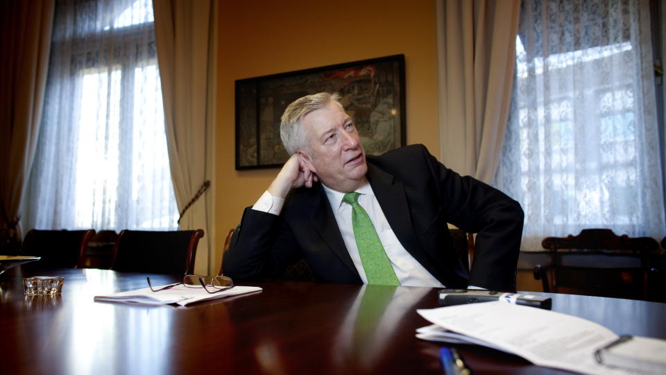  JAKTER INNTEKTER:  Finansminister Sigbj�rn Johnsen er allerede p� jakt etter inntekter til neste statsbudsjett.  FOTO: KYTRRE LIEN, SCANPIX.