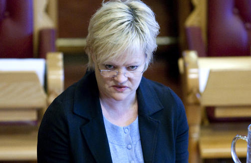 MER UTDANNING: Kunnskapsminister Kristin Halvorsen (SV) mener mer utdanning til dem som har droppet ut av videreg�ende skole kan bidra til � l�se problemet med h�yt sykefrav�r. Foto: Gorm Kallestad / Scanpix