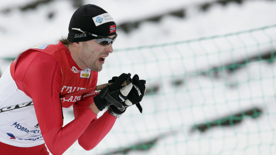 PLAGET MED SYKDOM: Men likevel vant Magnus Moan NM-gull i kombinert. Tr�nderen spurtslo Petter Tande og Mikko Kokslien. Foto: Laurent Cipriani / AP.