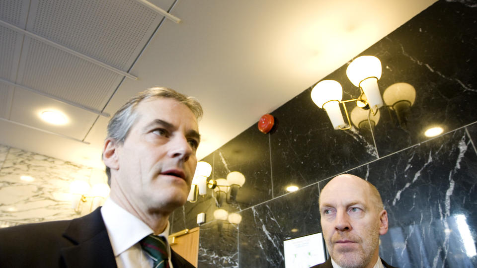 MEKLER I ICESAVE-STRIDEN?: Jonas Gahr St�re blir nevnt som en aktuell mekler i Icesave-striden. Her fra m�tet med den islandske finansministeren Steingrimur J. Sigfusson i begynnelsen av januar. Foto: H�kon Mosvold Larsen / Scanpix