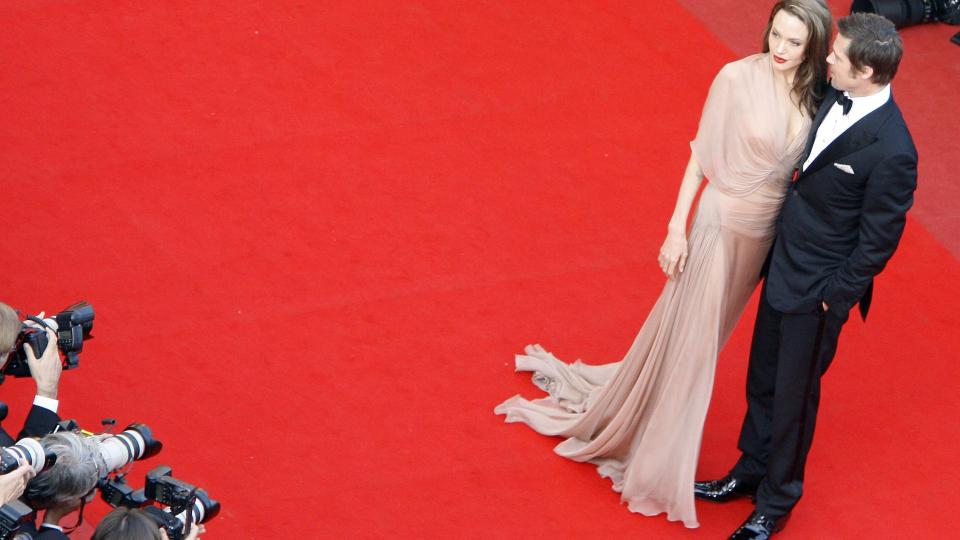 BRADS SPLITT Den britiske tabloidavisa News of The World hevdet i g�r at de kunne avsl�re at det g�r mot brudd mellom Brad Pitt og Angelina Jolie. Foto: STELLA PICUTRES