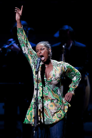 FOR HAITI: Noora Noor under st�ttekonserten for jordskjelvrammede Haiti, i Operaen s�ndag kveld. Foto: Christian Thomassen / Scanpix