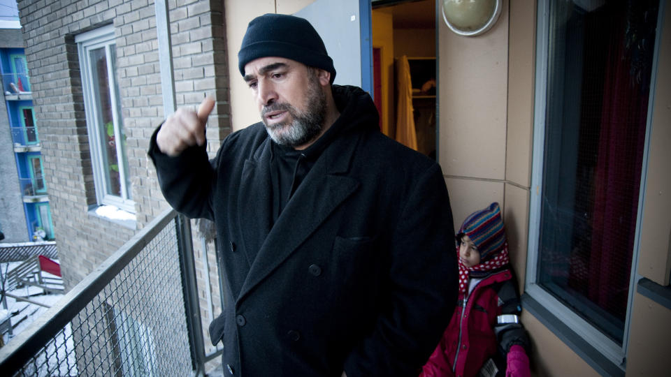REDD: - Jeg ble veldig redd og tenkte p� mine barn. Det er f�rste gang jeg h�rer slike skudd i Norge, sier syvbarnsfaren Satar Al-Shummari (48) til Dagbladet. Foto: �ISTEIN NORUM MONSEN