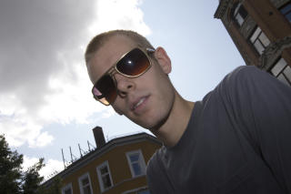 SOLBRILLERAPPER: Lars Vaular kan f� prisen i hiphopklassen. Foto: Morten Holm / SCANPIX .